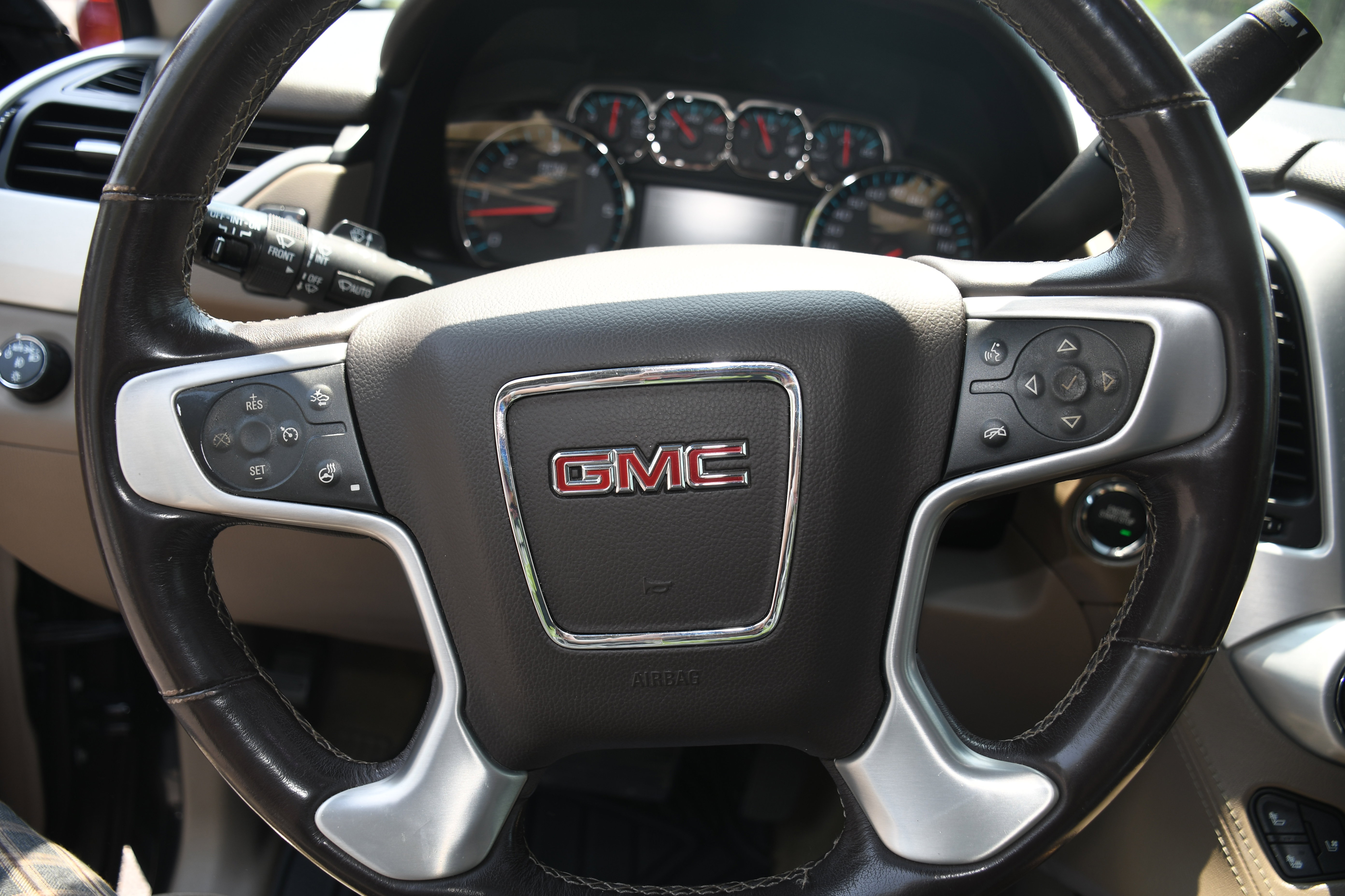 Used 2018 GMC Yukon SLT w/ Open Road Package RWD image 14