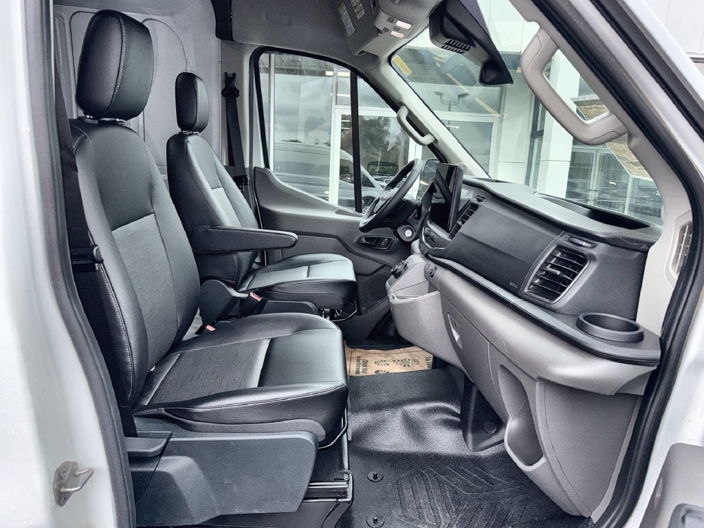 Used 2023 Ford E-Transit Medium Roof RWD image 28