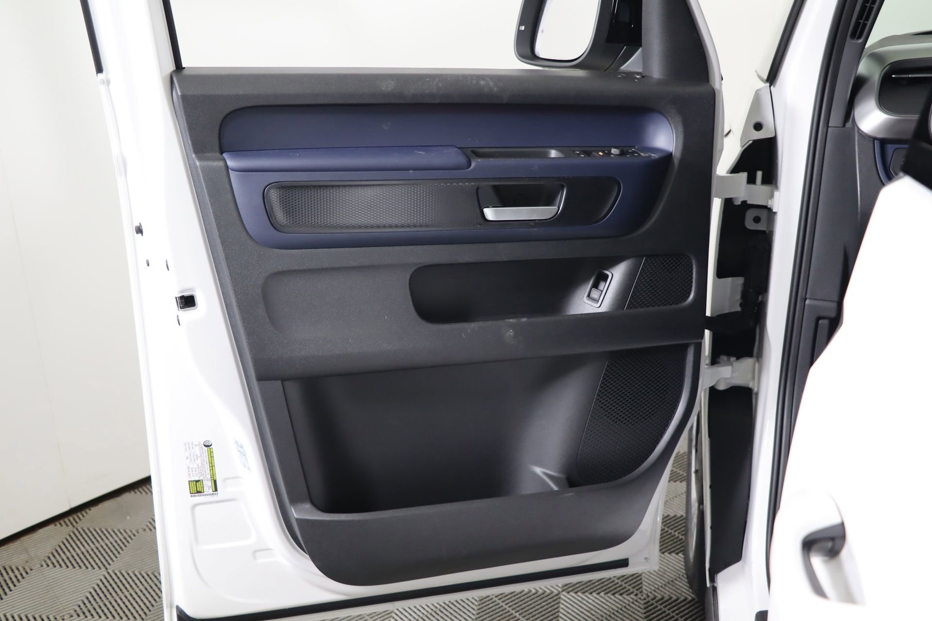 New 2025 Volkswagen ID. Buzz Pro S RWD image 41