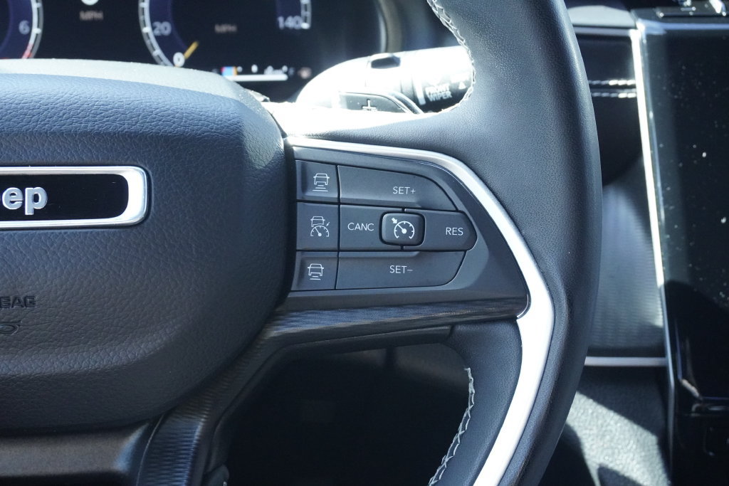 Used 2024 Jeep Grand Cherokee Altitude AWD/4WD image 13