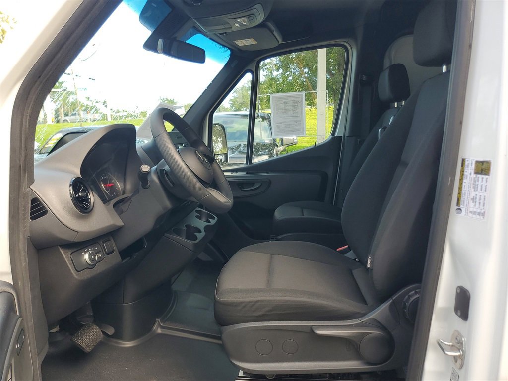 Used 2025 Mercedes-Benz Sprinter 2500 image 13