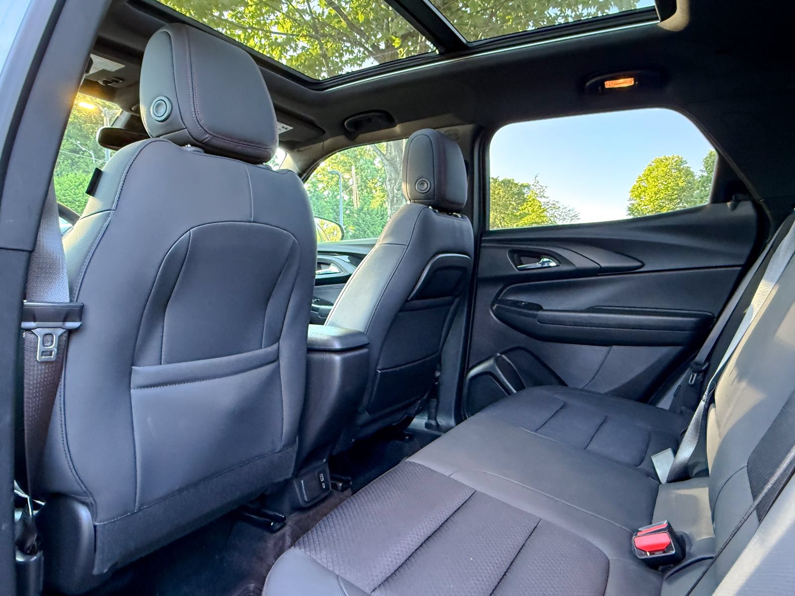 Used 2023 Chevrolet TrailBlazer RS w/ Sun and Liftgate Package AWD/4WD image 10