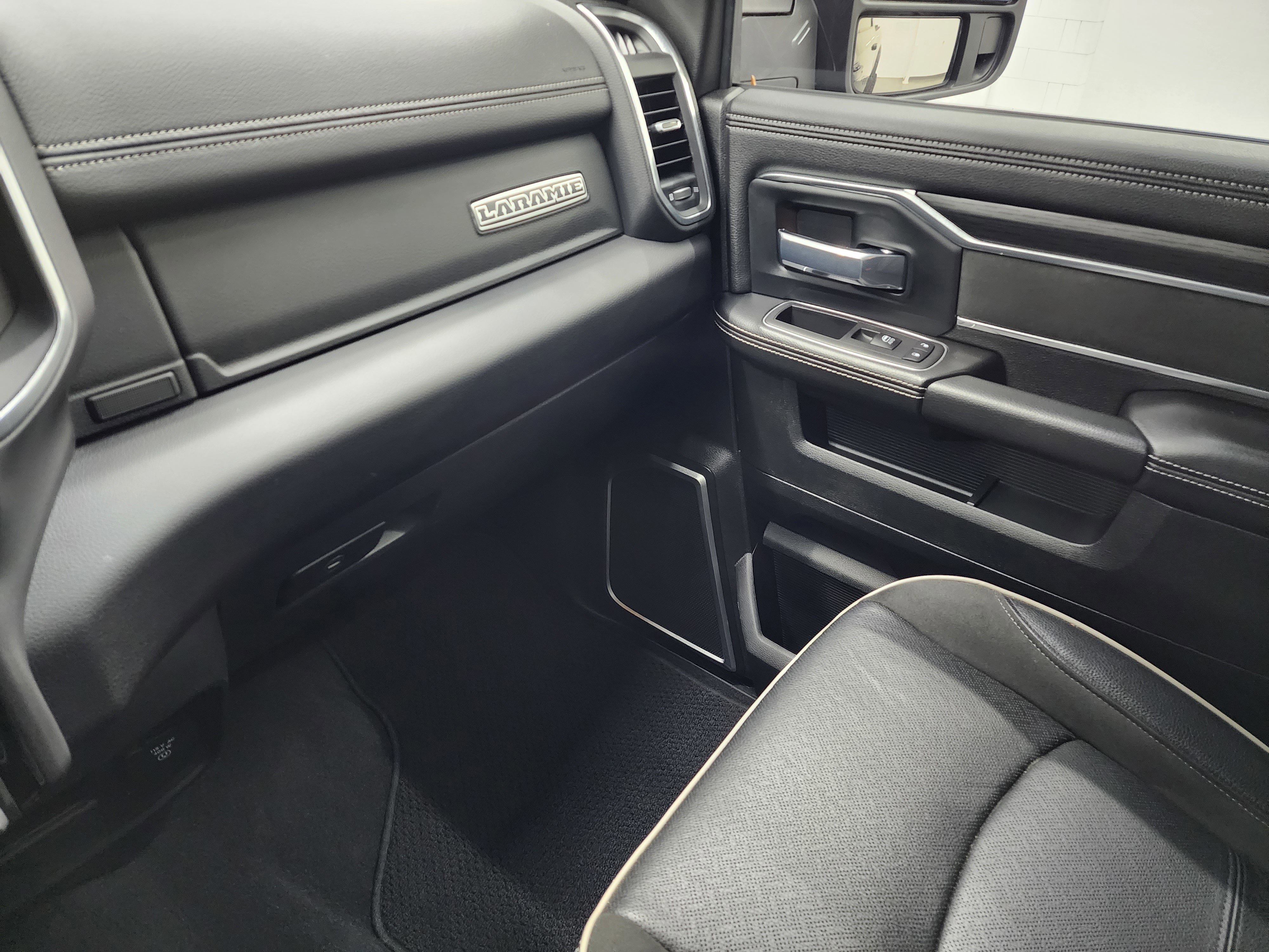 Used 2023 RAM 3500 Laramie image 12