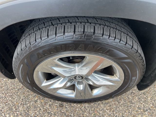 Used 2019 Toyota Highlander Limited AWD/4WD image 10