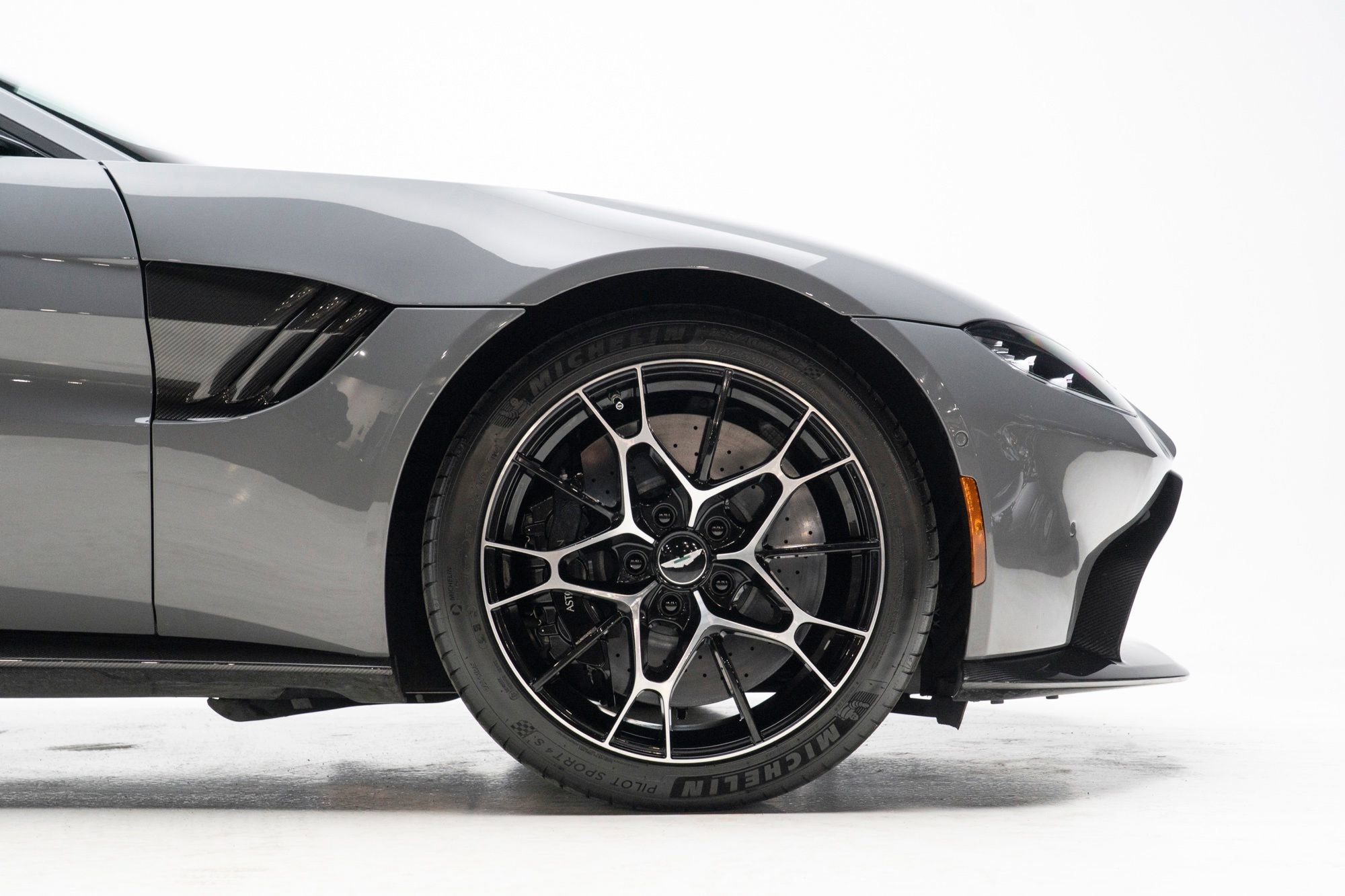 Used 2020 Aston Martin V8 Vantage AMR RWD image 96