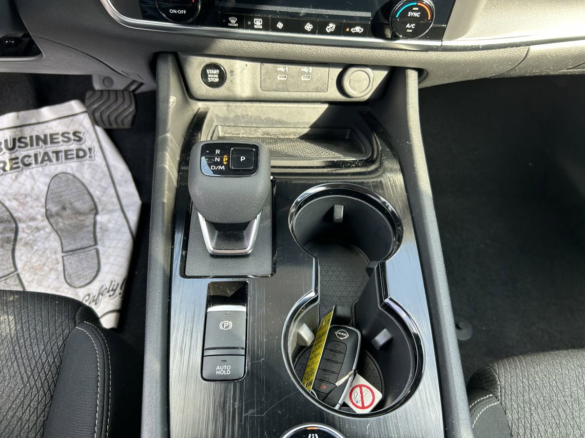 Used 2025 Nissan Rogue SV image 10