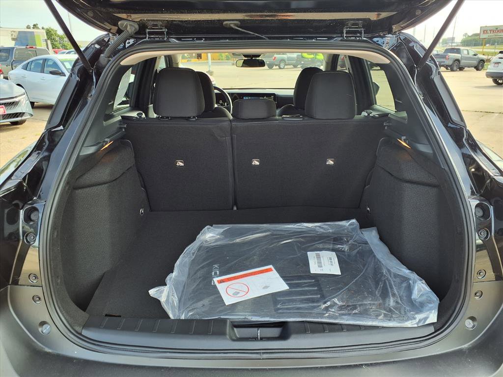 Certified 2025 Nissan Kicks SV AWD/4WD image 16