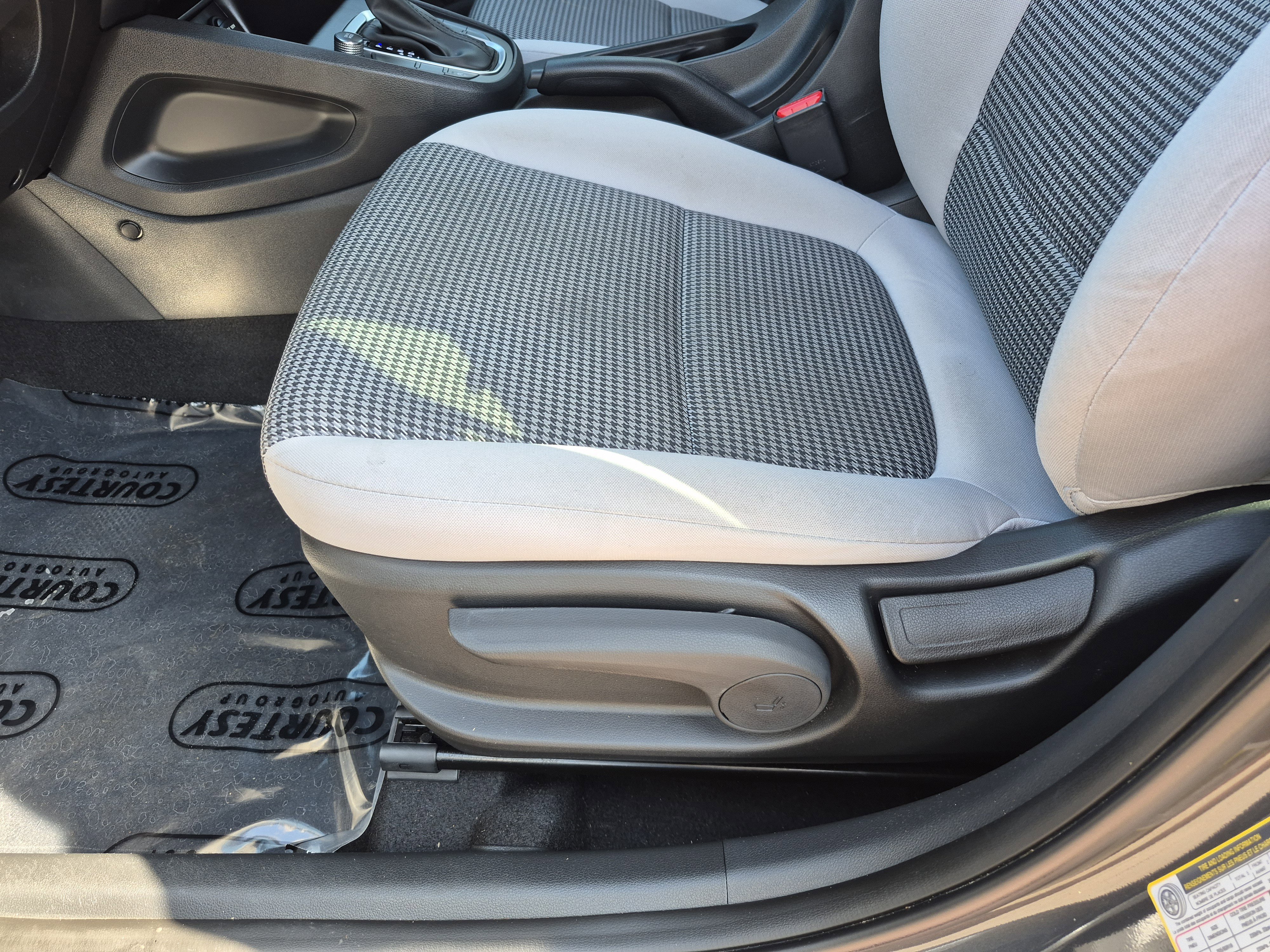 Certified 2023 Hyundai Kona SE w/ Cargo Package AWD/4WD image 19