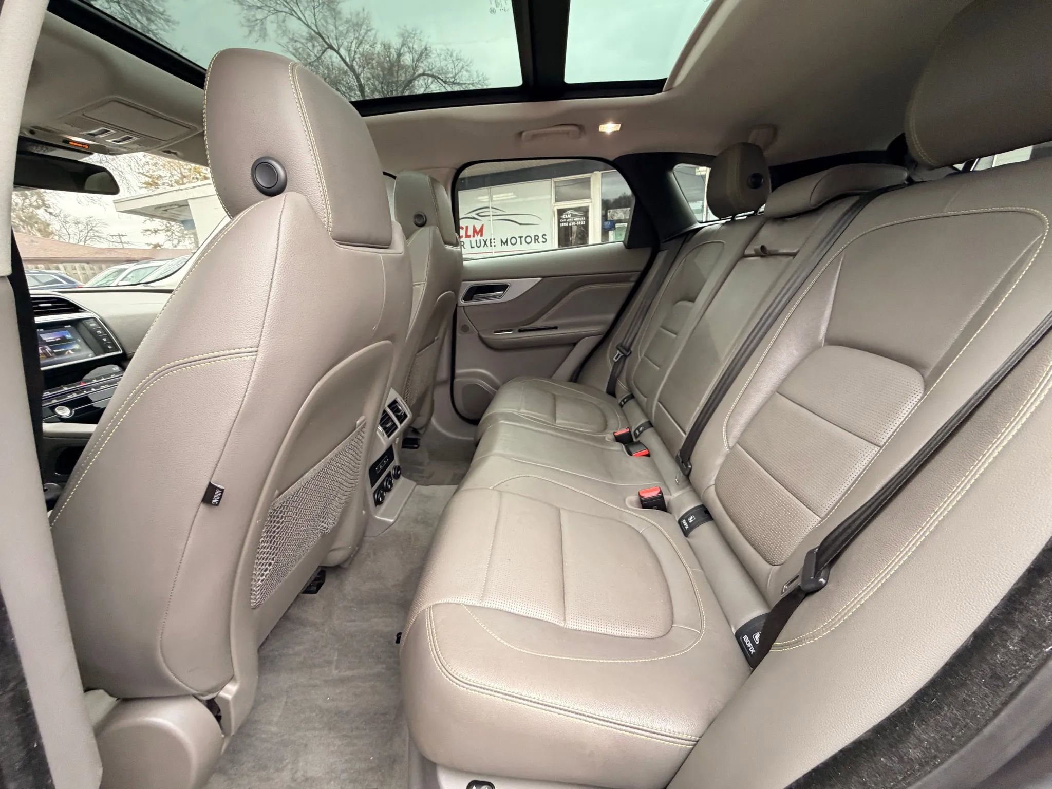 Used 2017 Jaguar F-PACE R-Sport image 12