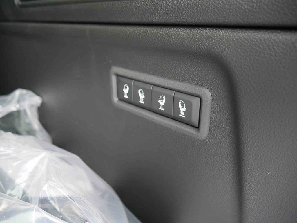 New 2025 Jeep Wagoneer L Series II w/ Convenience Group I AWD/4WD image 9