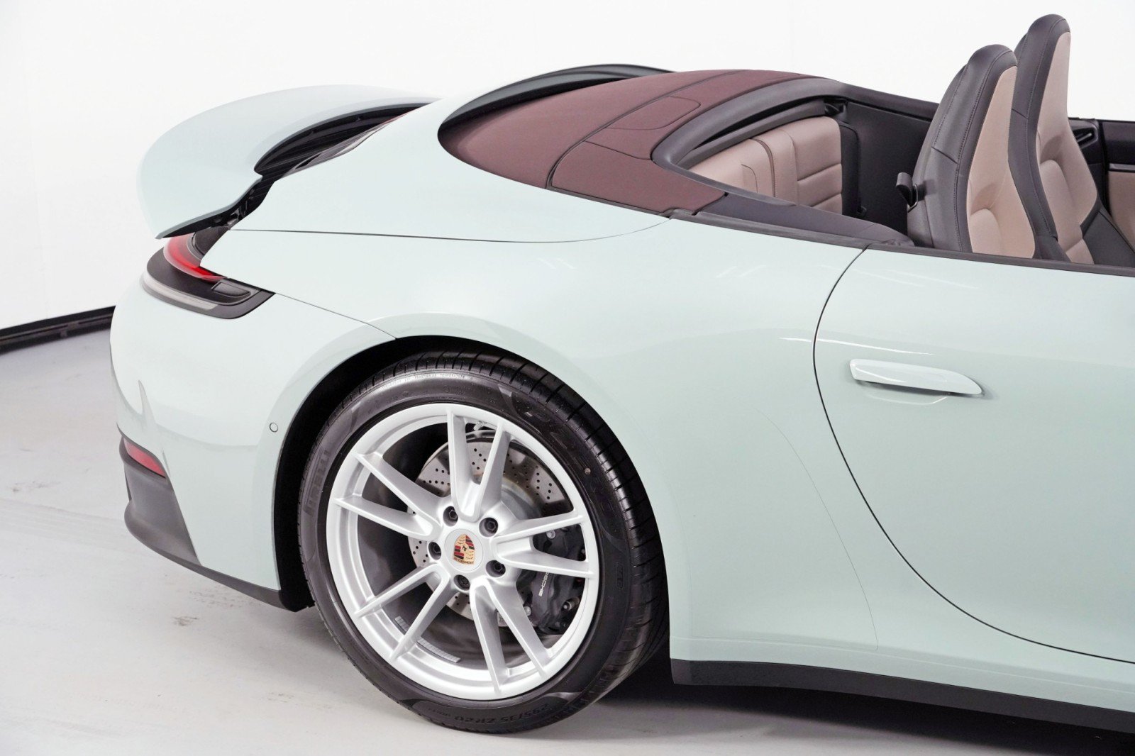 Used 2025 Porsche 911 Carrera RWD image 57