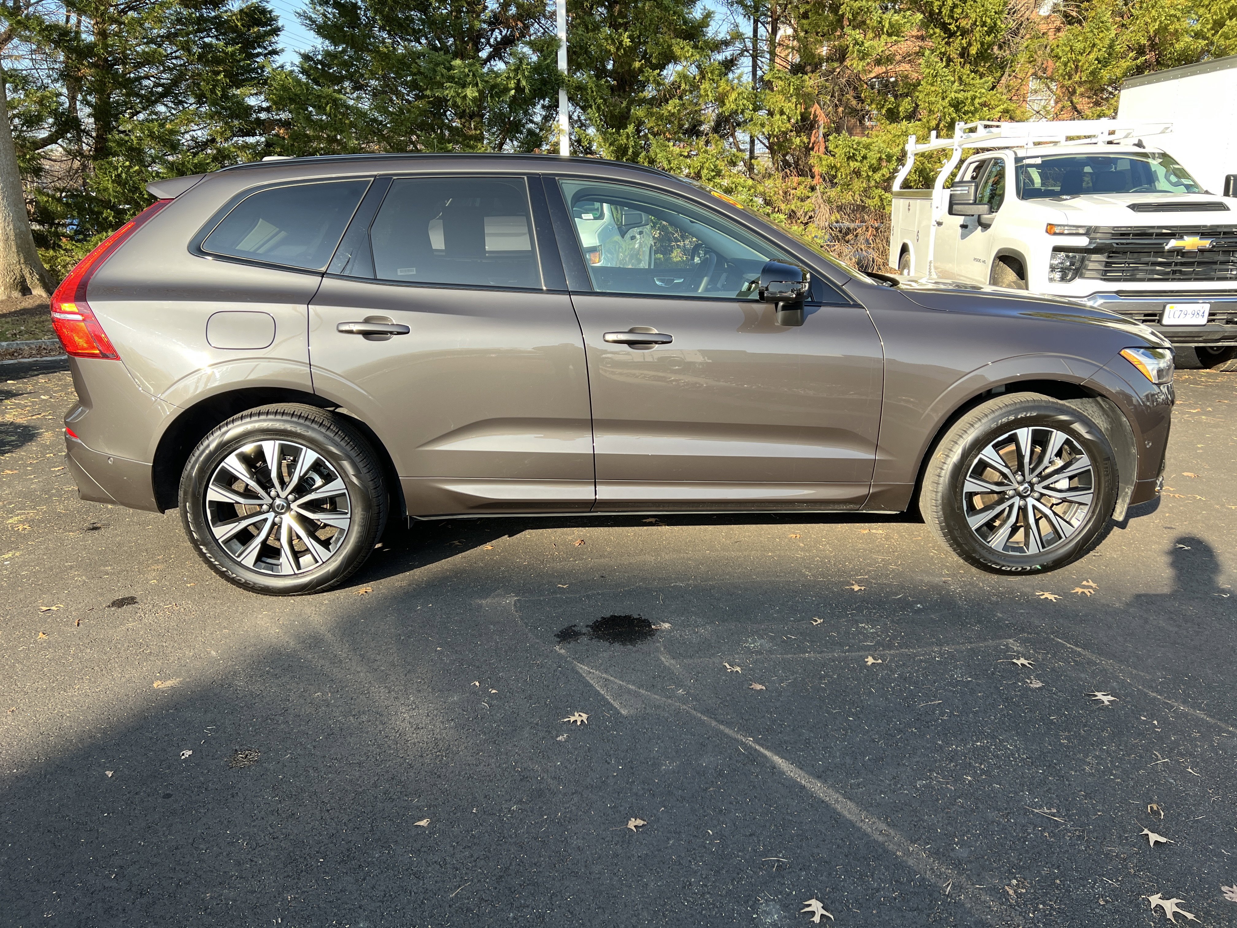 Used 2025 Volvo XC60 B5 Plus w/ Climate Package image 11