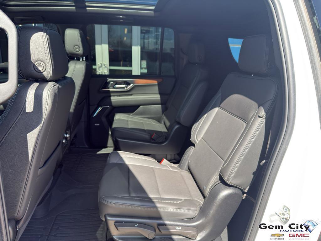 Used 2025 GMC Yukon XL Denali w/ Sun & Power Step Package AWD/4WD image 14