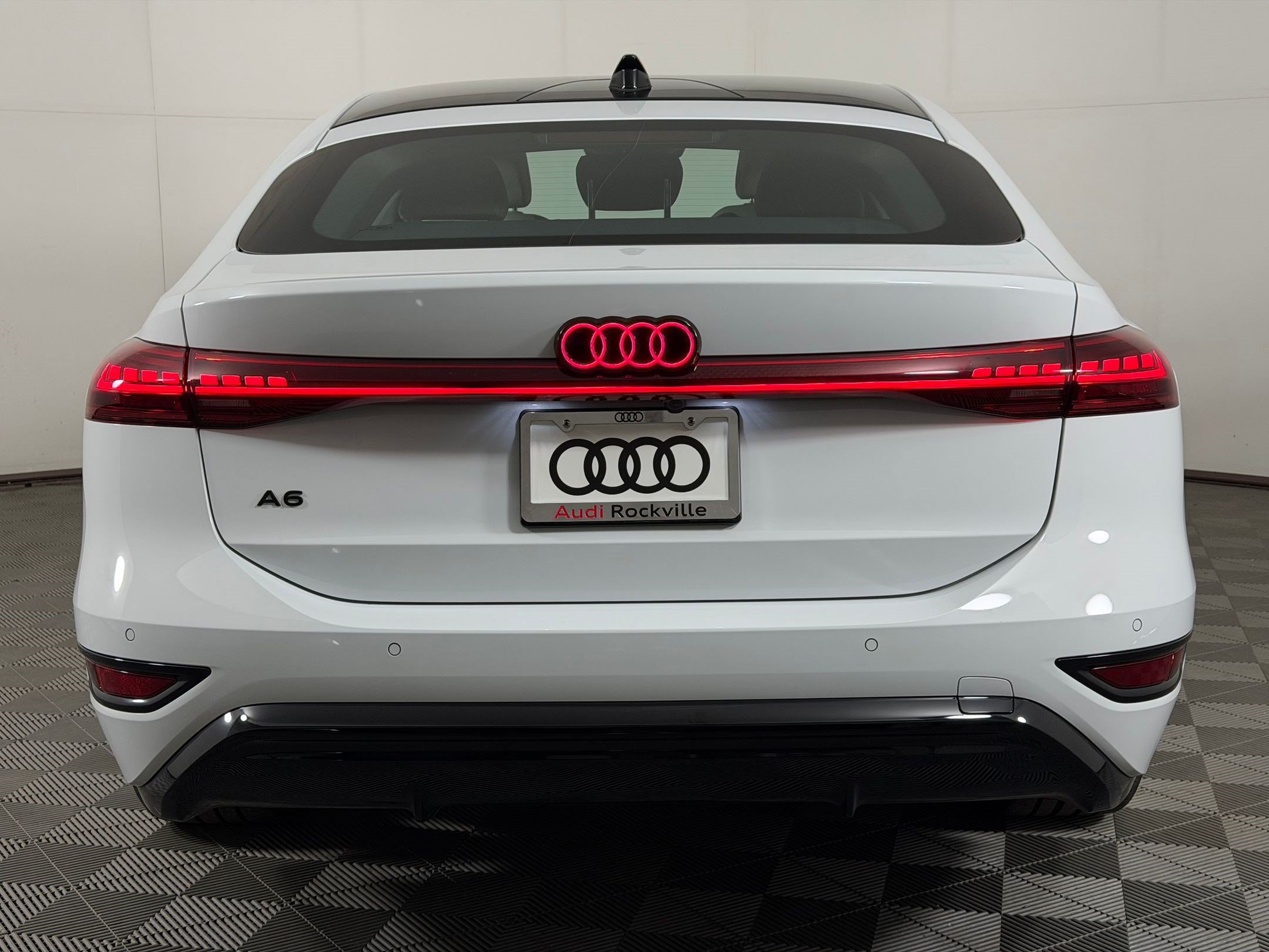 Used 2025 Audi A6 e-tron Premium w/ Convenience Package RWD image 10