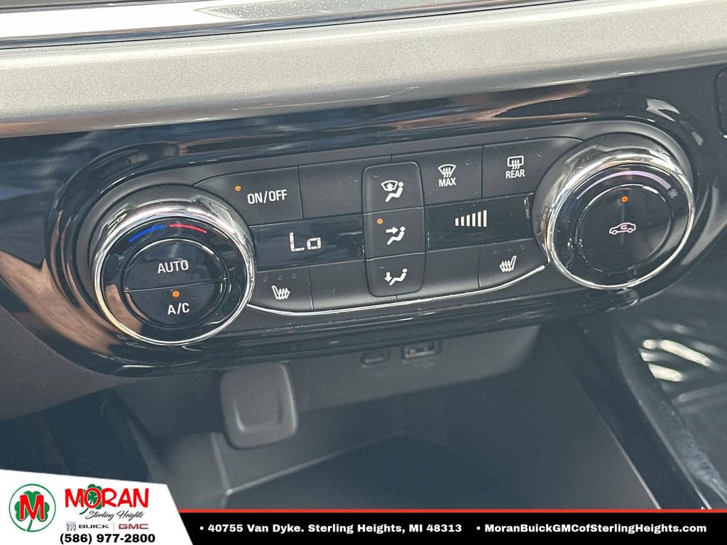 Used 2025 Chevrolet Trax LT w/ LT Convenience Package FWD image 26