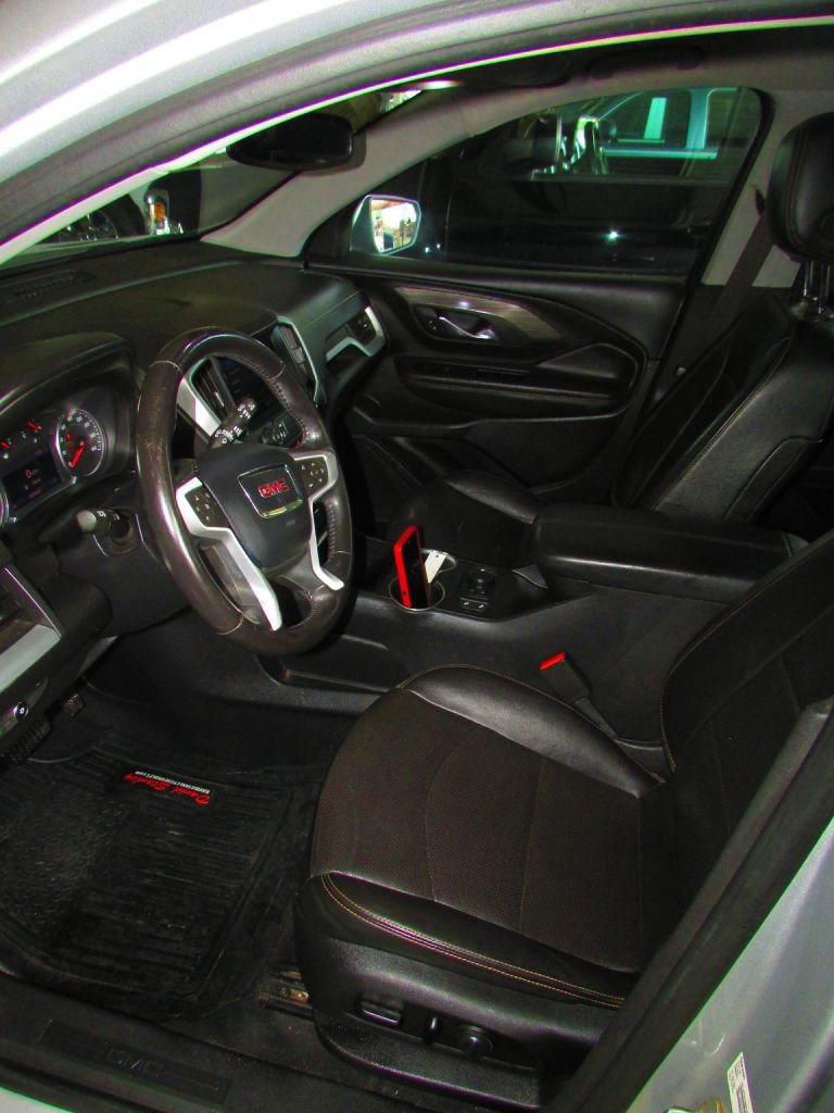 Used 2020 GMC Terrain SLT image 16