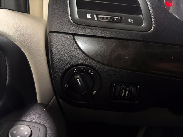 Used 2012 Dodge Grand Caravan Crew FWD image 22