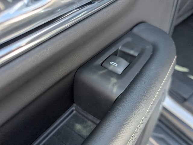 Used 2021 GMC Yukon SLT w/ SLT Premium Package AWD/4WD image 12