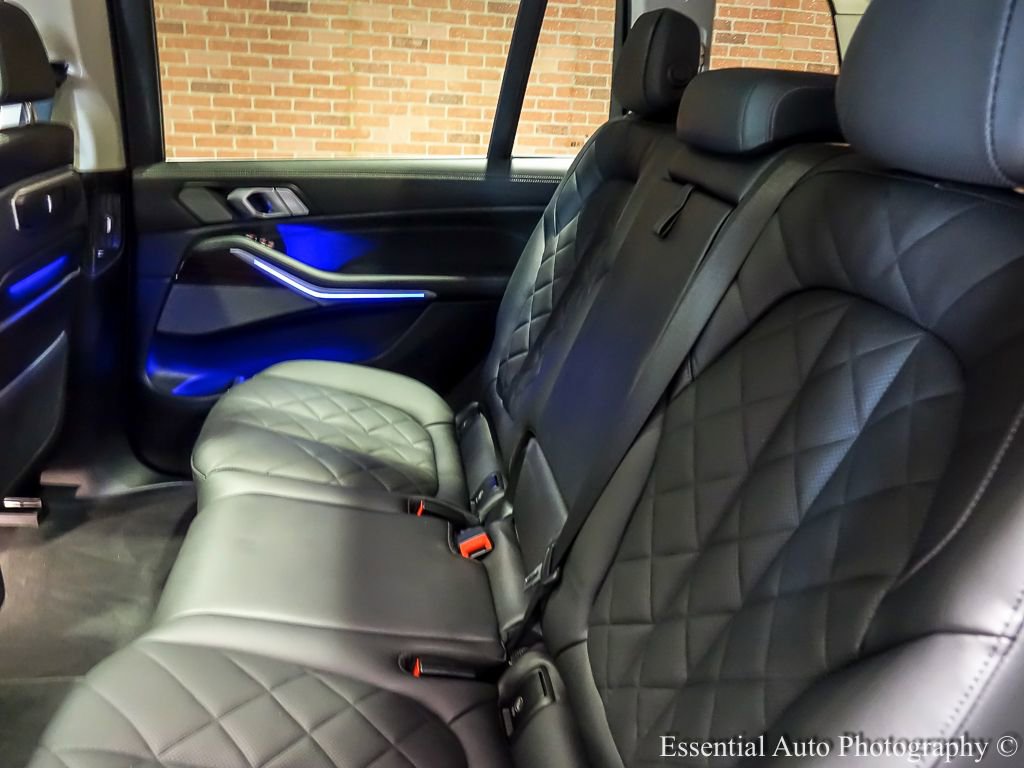 Used 2025 BMW X7 xDrive40i w/ Premium Package image 16