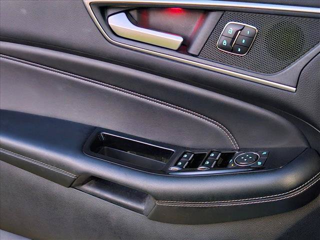 Used 2018 Ford Edge Titanium FWD image 6