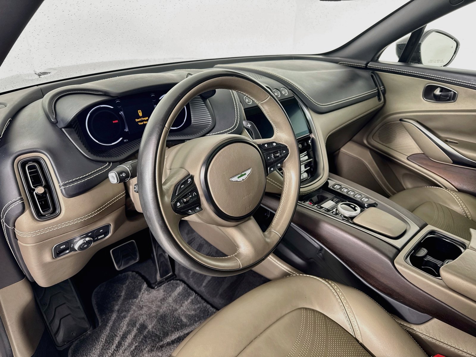 Used 2023 Aston Martin DBX AWD/4WD image 11