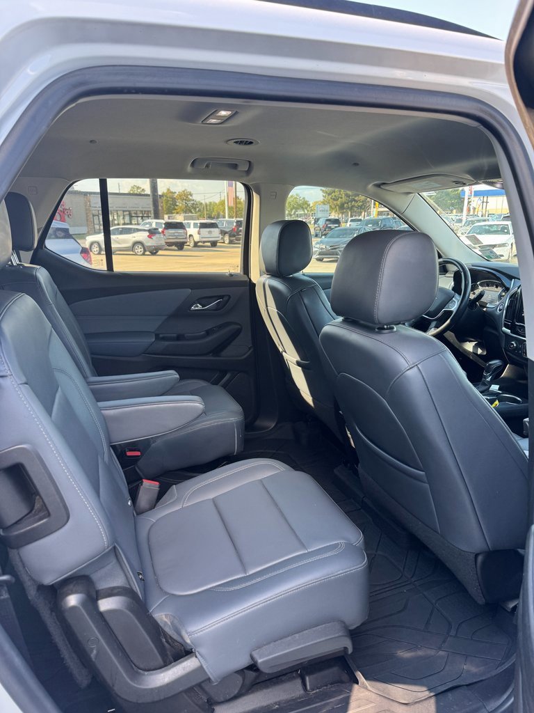 Used 2021 Chevrolet Traverse LT w/ LT Premium Package image 12