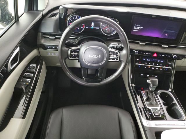 Used 2024 Kia Carnival EX image 16