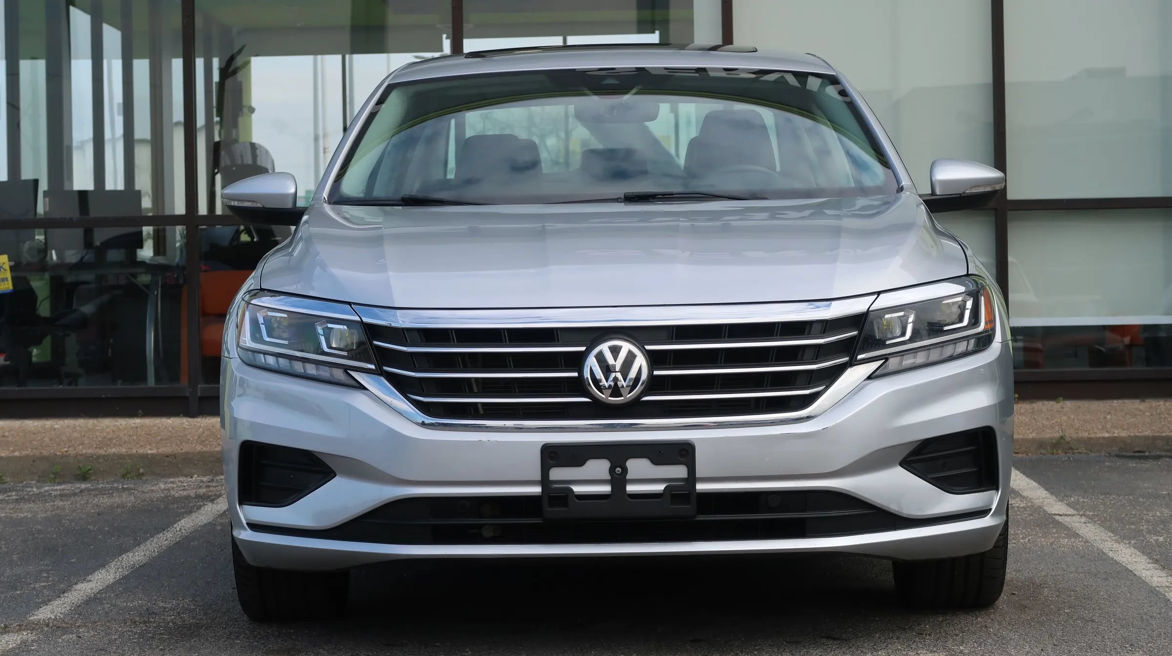 Used 2020 Volkswagen Passat 2.0T SEL FWD image 2