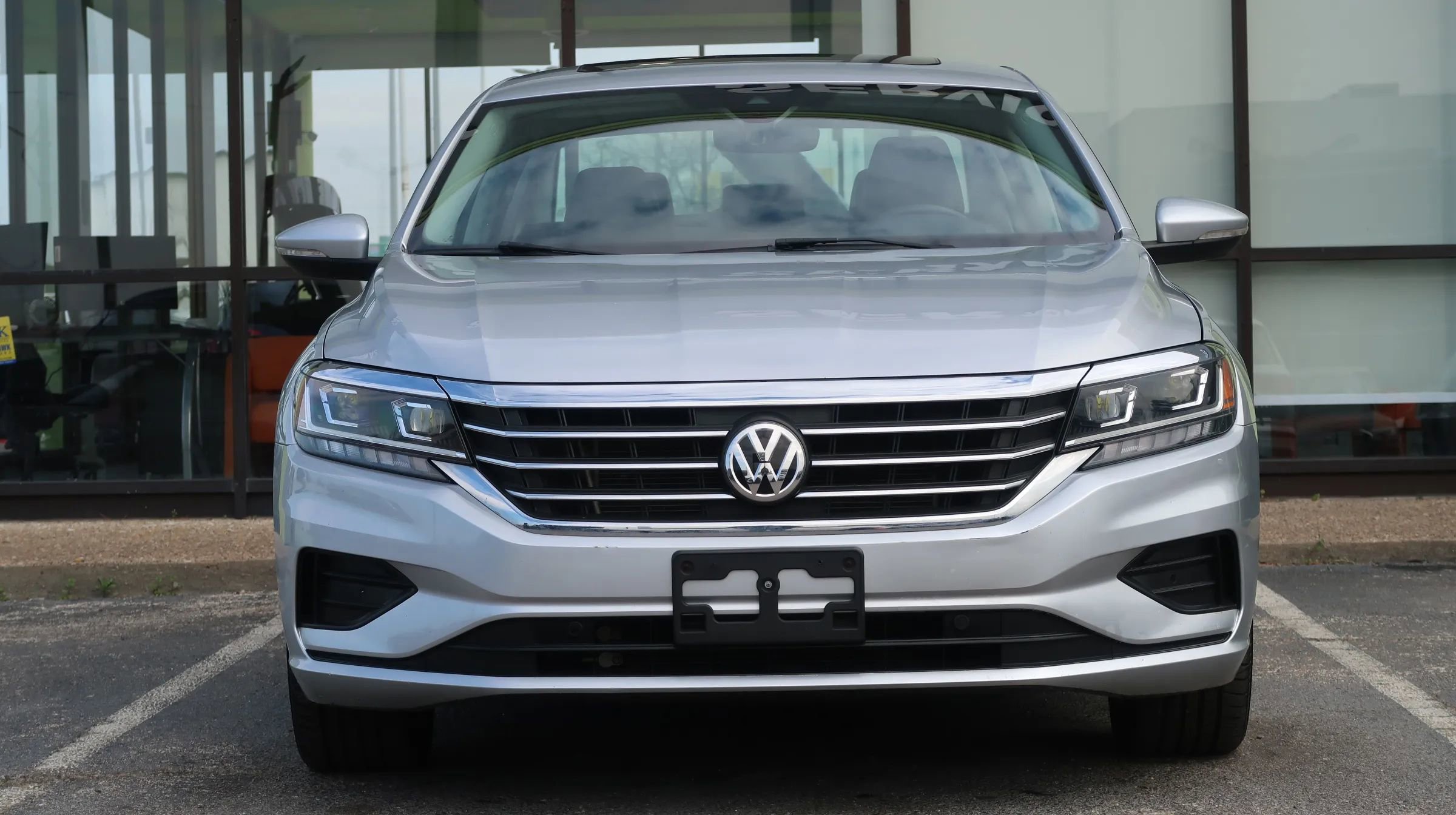 Used 2020 Volkswagen Passat 2.0T SEL image 2