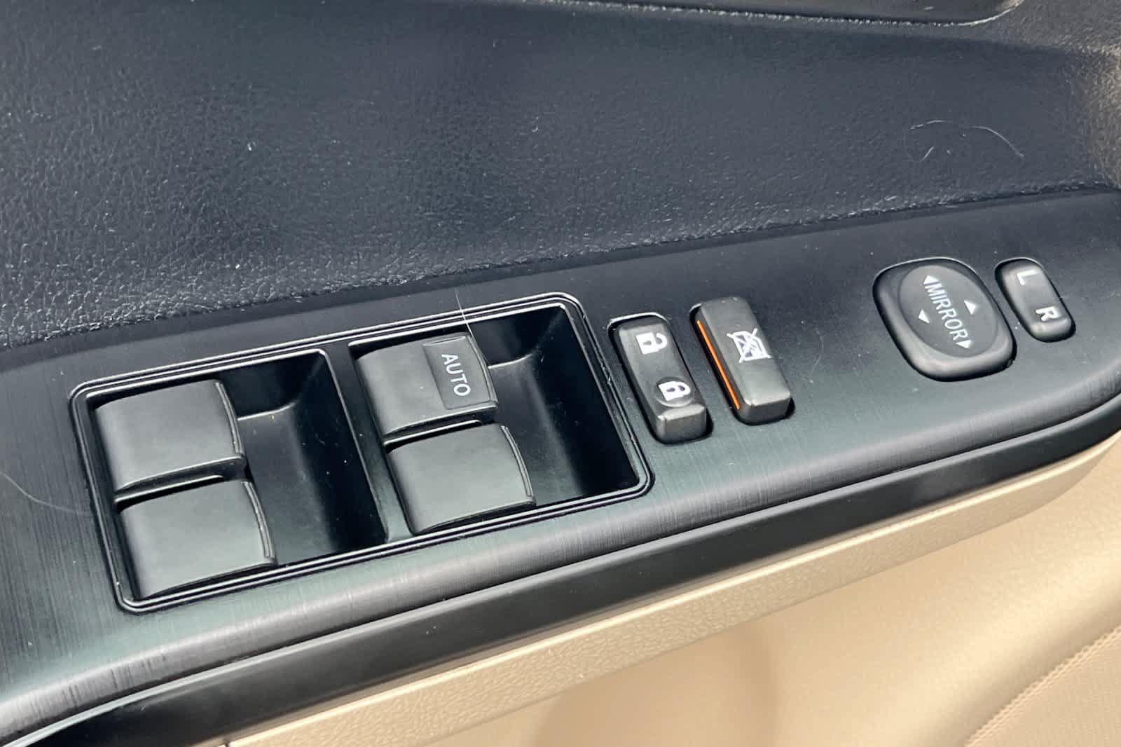 Used 2013 Toyota Camry LE FWD image 13