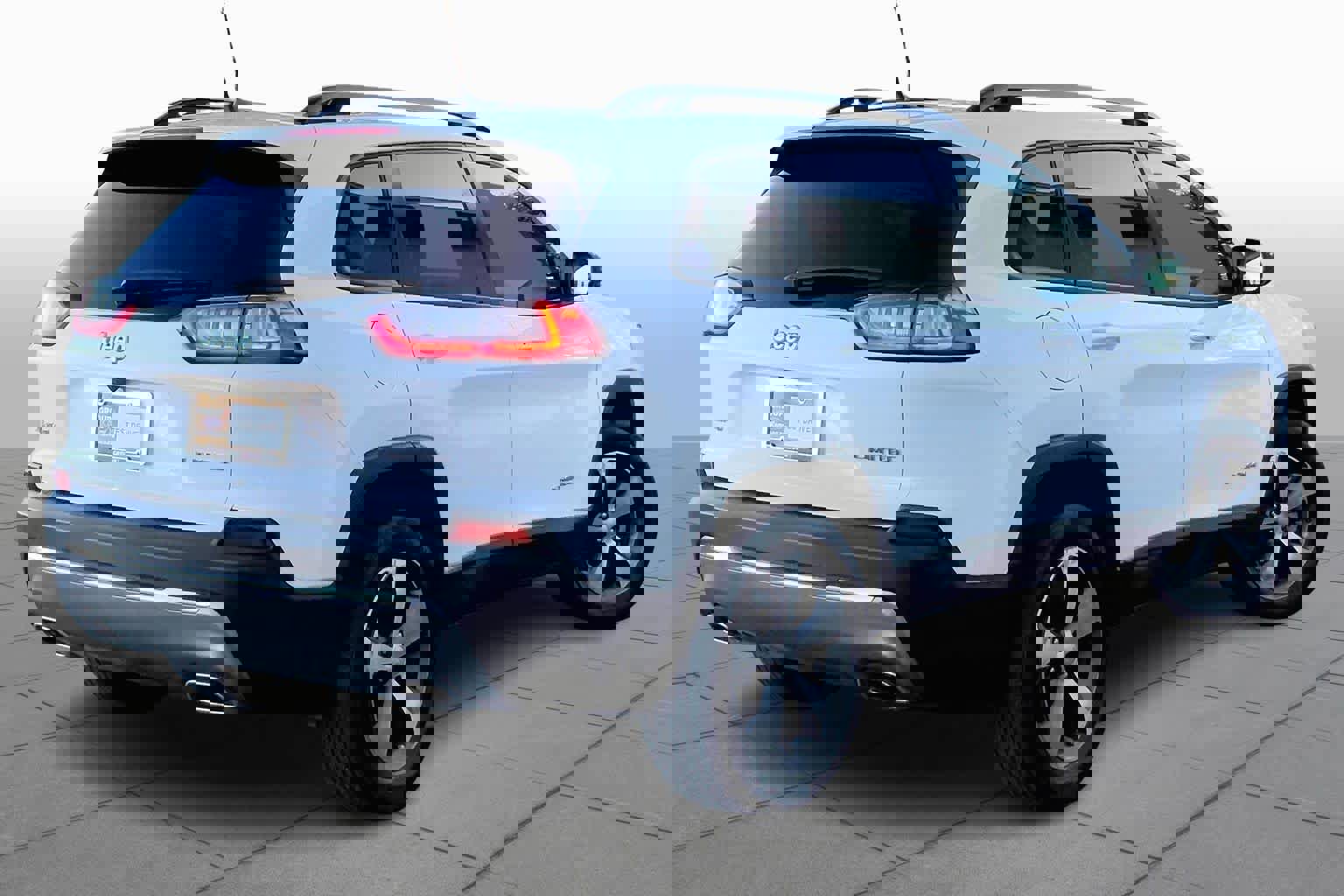 Used 2022 Jeep Cherokee Limited w/ Mopar Interior Package image 12