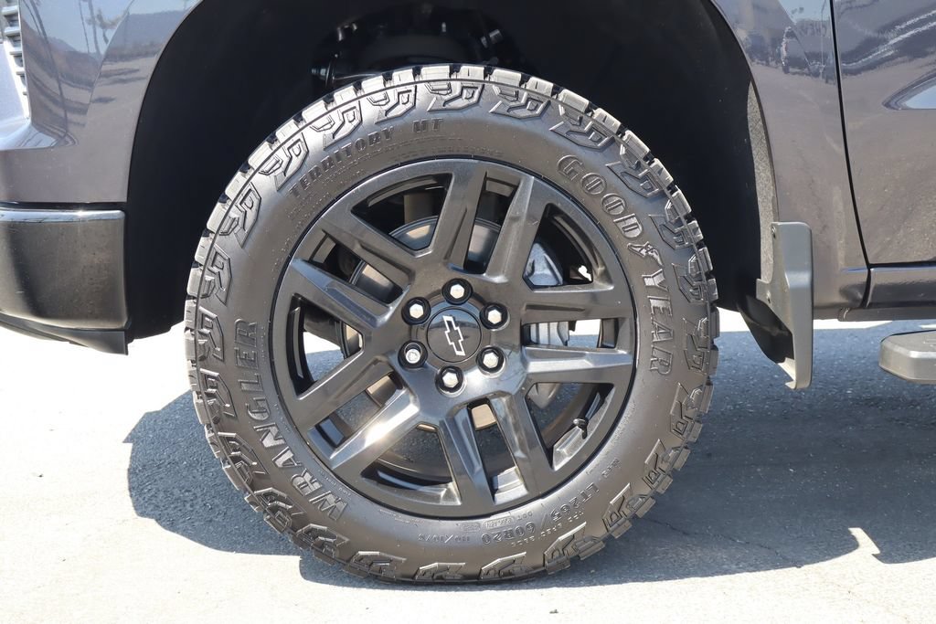 Used 2023 Chevrolet Silverado 1500 LT Trail Boss w/ LPO, Dark Essentials Package AWD/4WD image 14