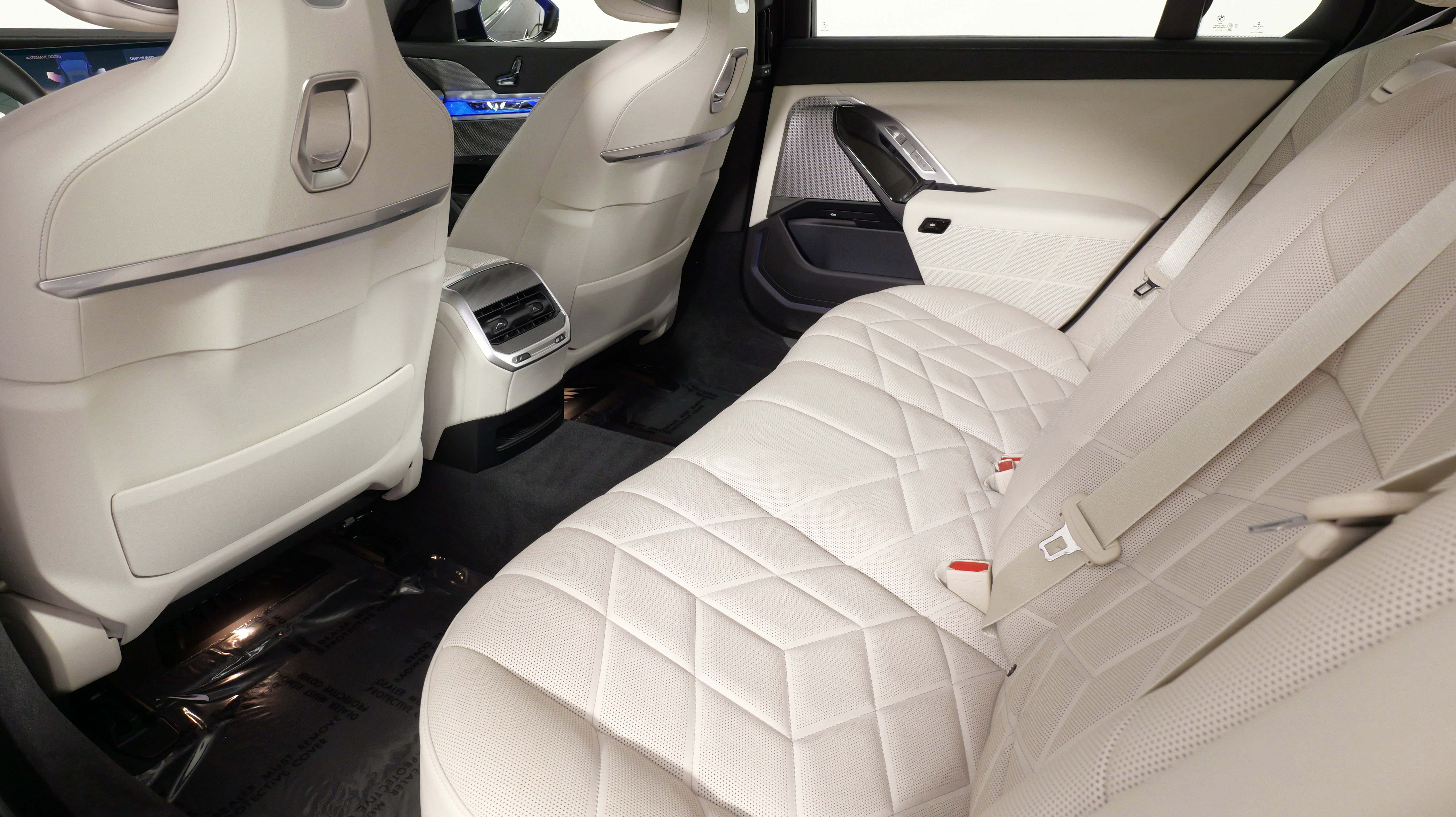 Used 2023 BMW 760i xDrive image 26