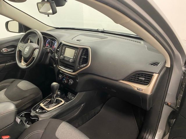 Used 2015 Jeep Cherokee Sport image 20