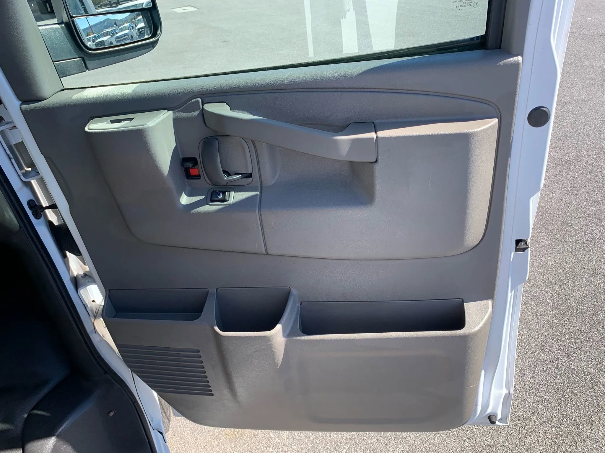 Used 2017 Chevrolet Express 2500 image 21