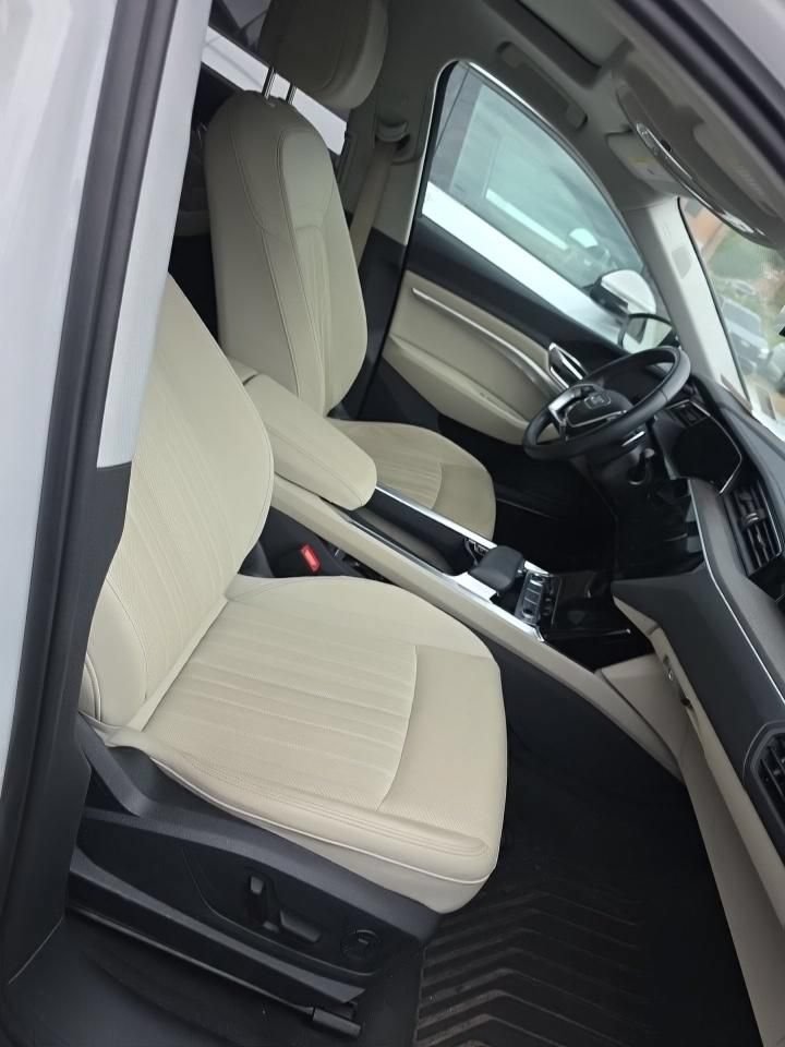 Used 2024 Audi Q8 e-tron Premium Plus w/ Premium Plus Package AWD/4WD image 7