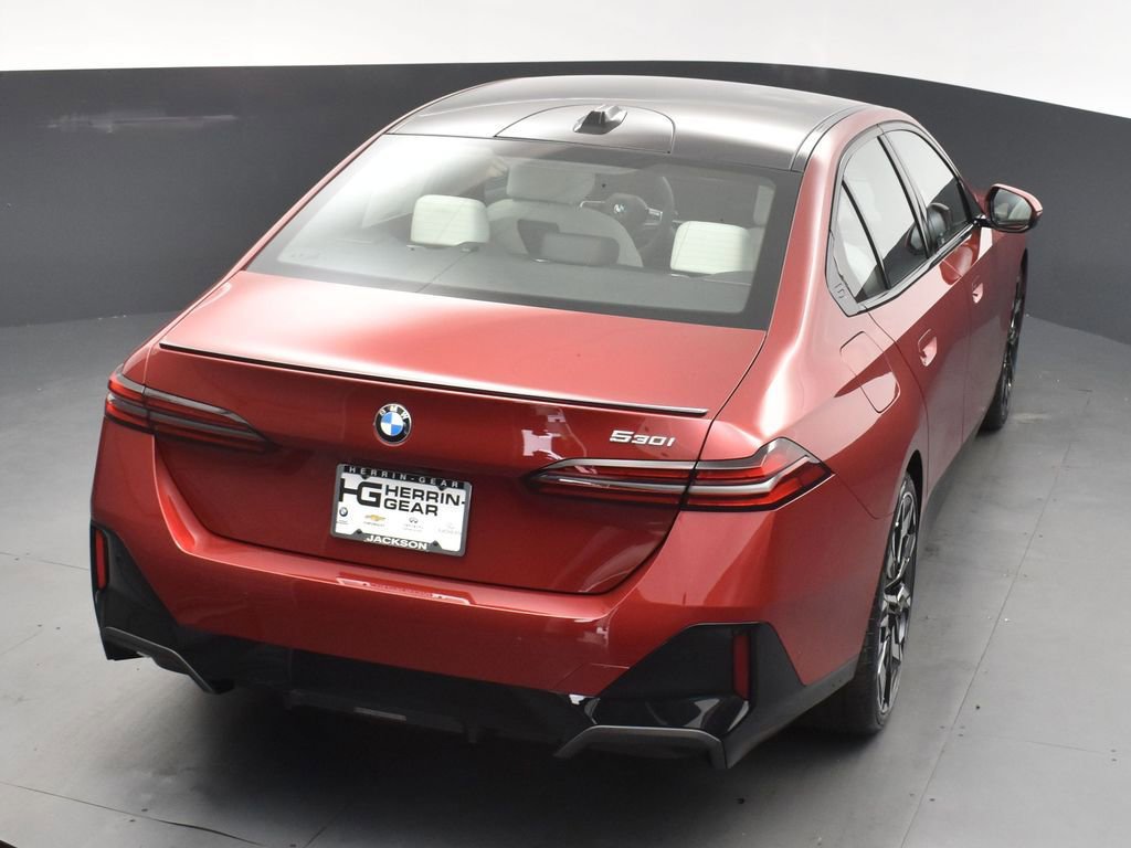Certified 2025 BMW 530i w/ M Sport Package RWD image 33