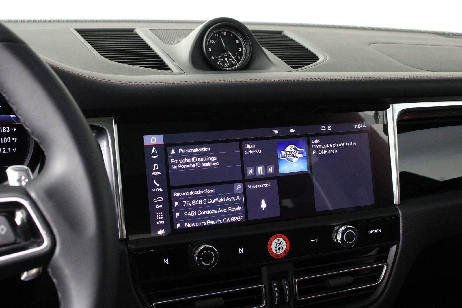 Certified 2025 Porsche Macan image 13