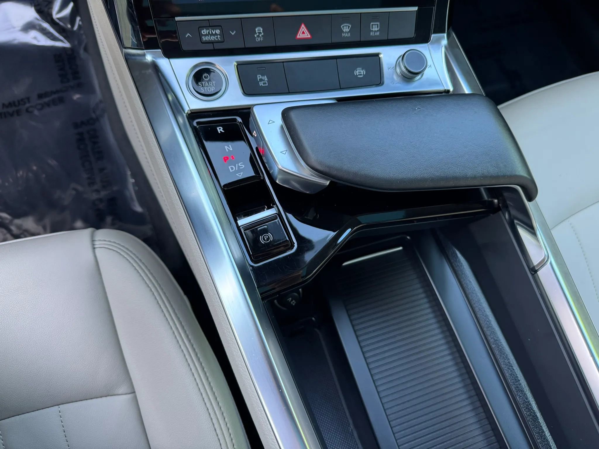 Used 2022 Audi e-tron Premium AWD/4WD image 38