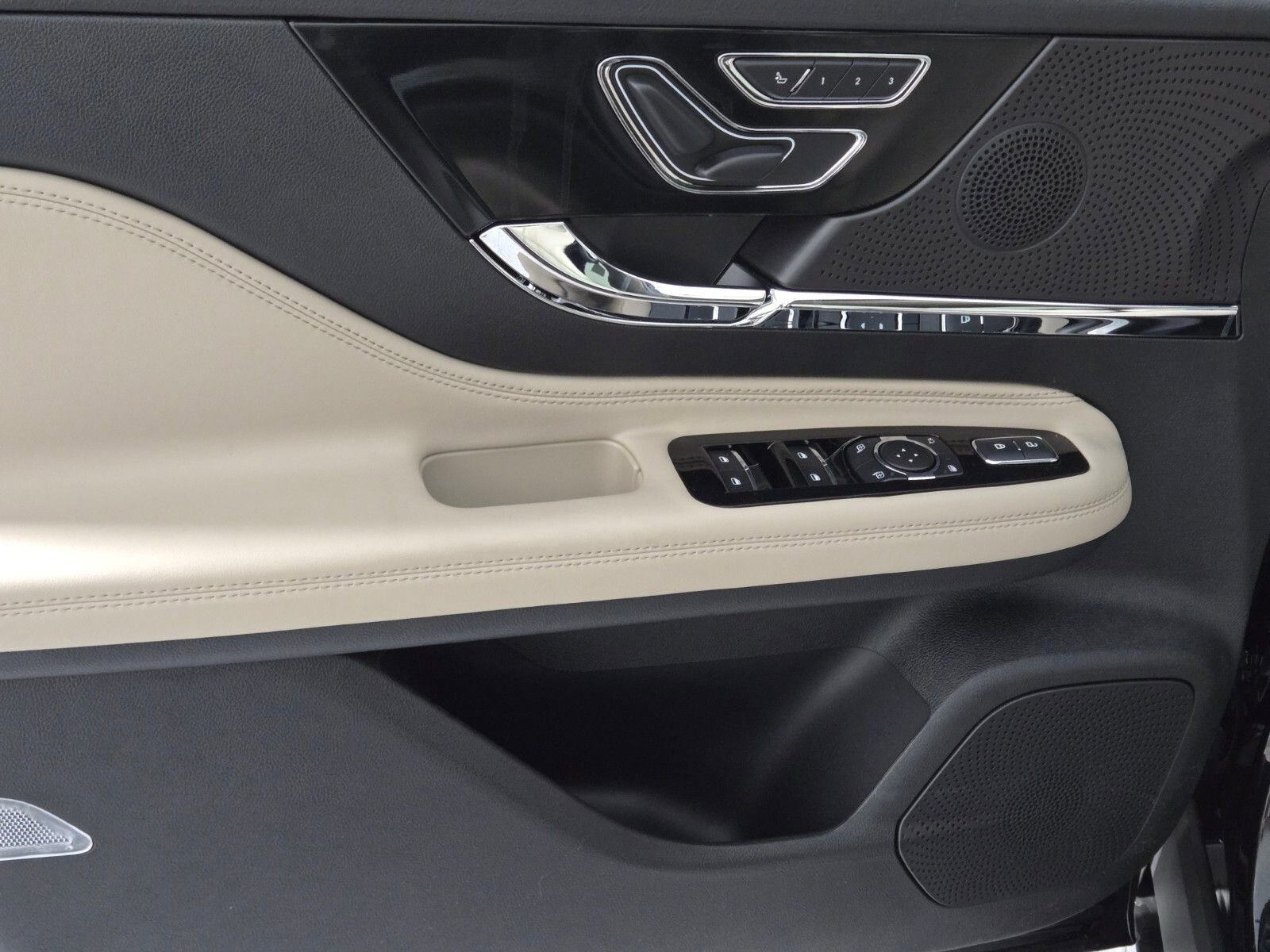 New 2026 Lincoln Corsair Premiere image 21