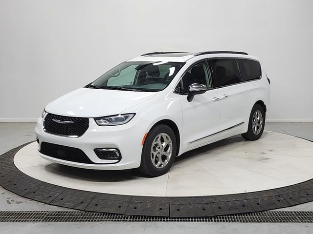 Used 2023 Chrysler Pacifica Limited FWD image 3