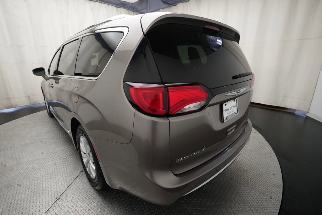 Used 2018 Chrysler Pacifica Touring-L w/ Premium Audio Group image 35