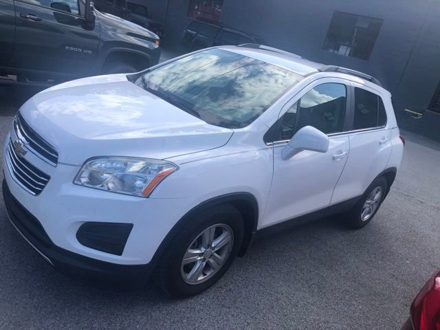 Used 2015 Chevrolet Trax LT w/ LT Plus Package FWD image 2