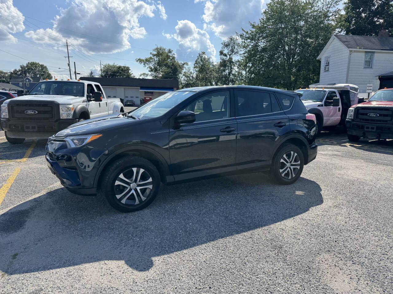 Used 2018 Toyota RAV4 LE image 18