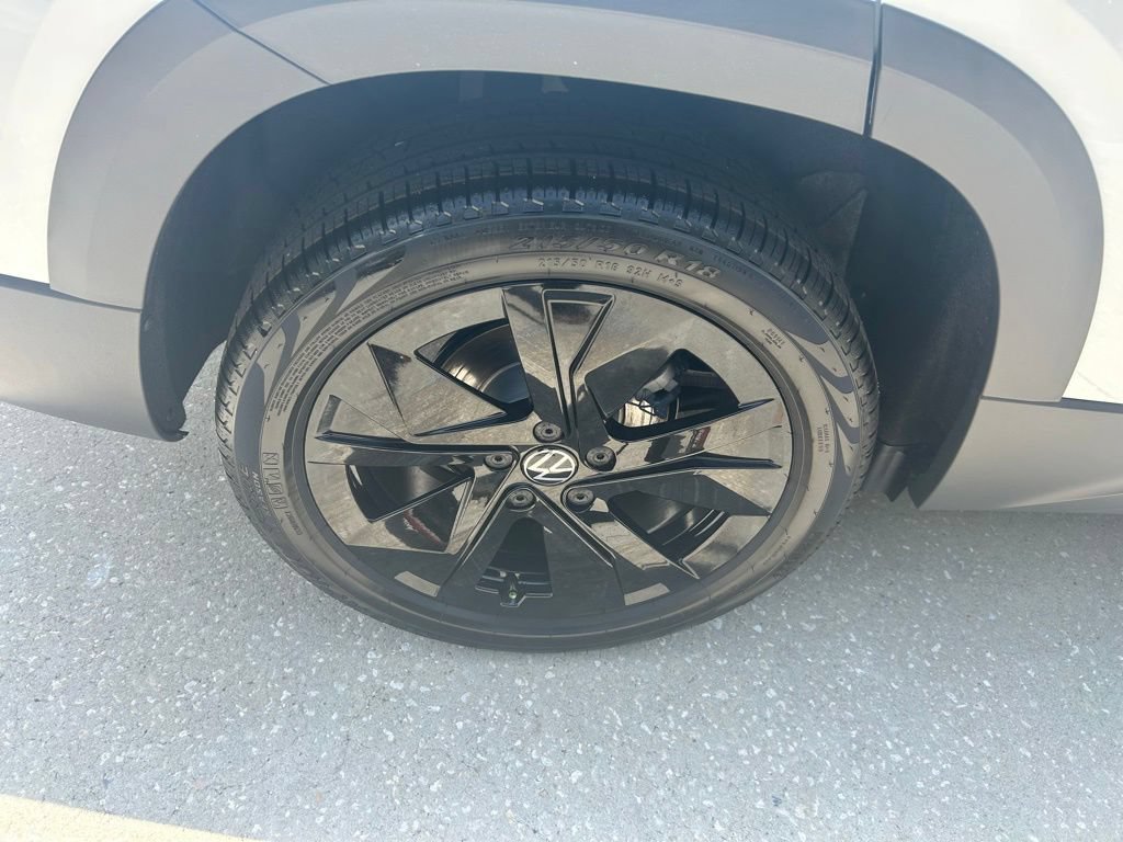 New 2026 Volkswagen Taos SE FWD image 26