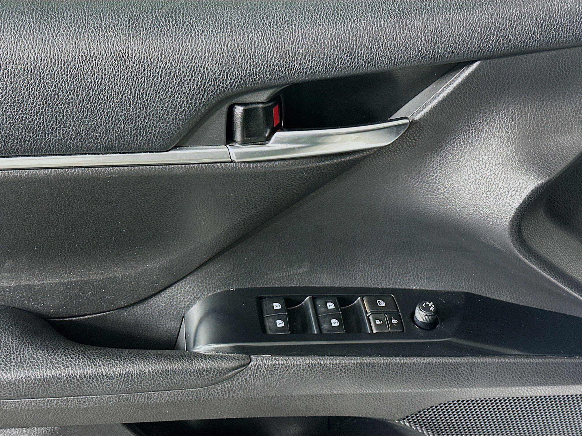 Used 2020 Toyota Camry SE FWD image 15