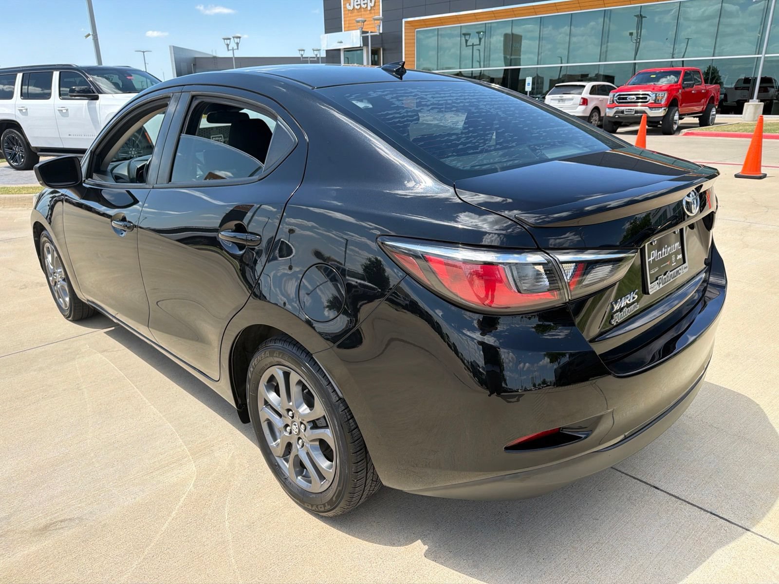 Used 2019 Toyota Yaris LE FWD image 3