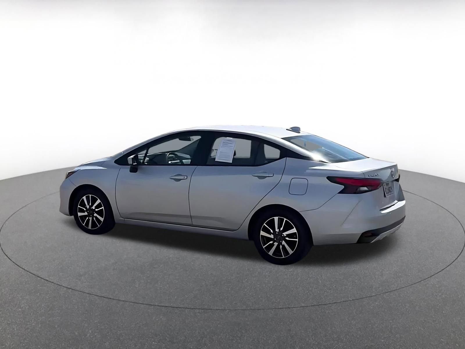 Used 2025 Nissan Versa SV image 4