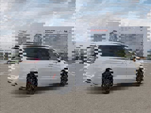 New 2026 Chrysler Pacifica Select w/ S Appearance Package FWD image 4