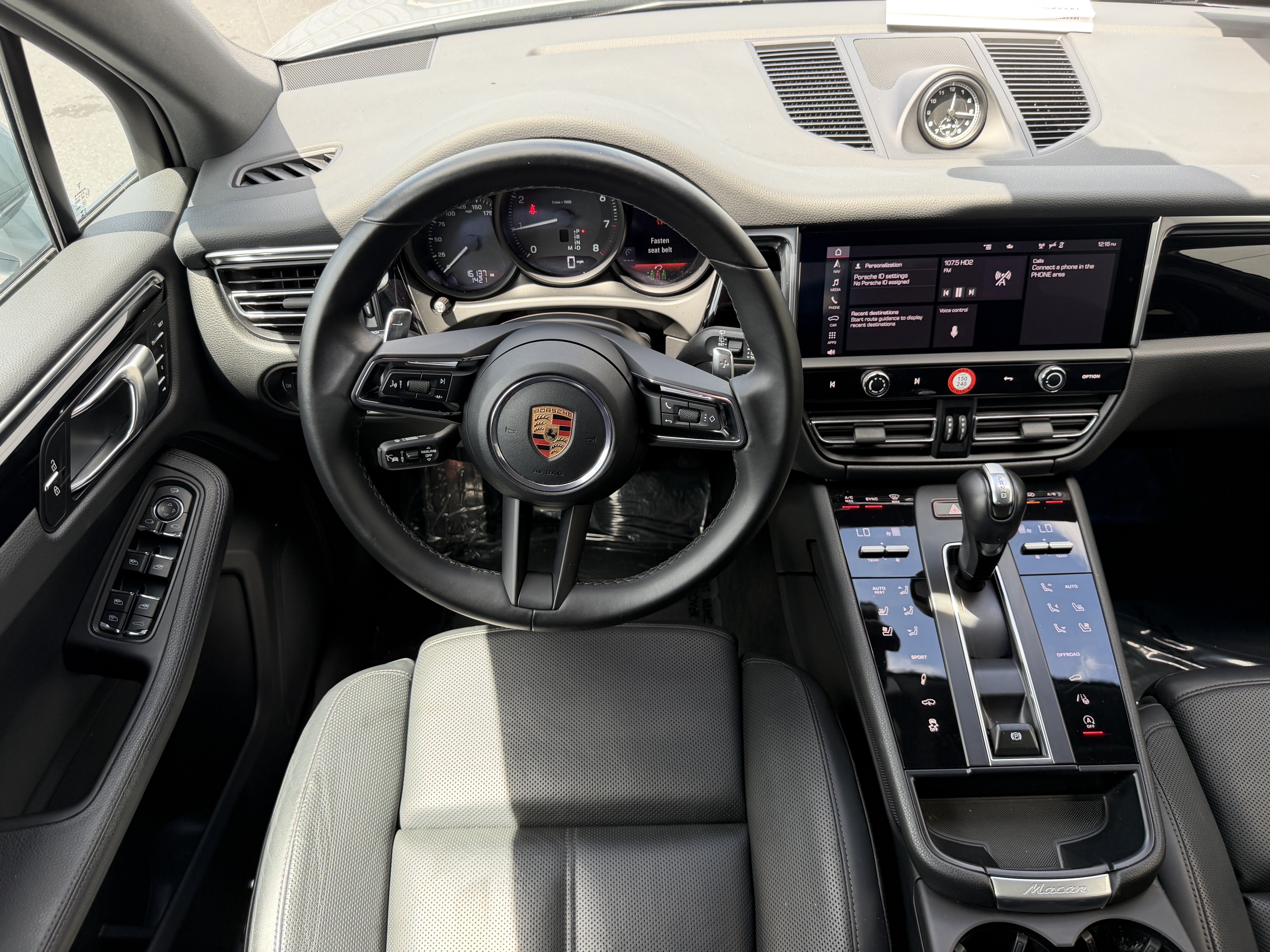 Certified 2023 Porsche Macan AWD/4WD image 13